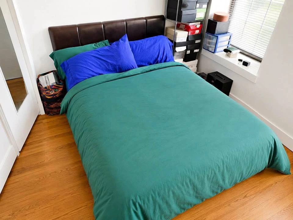 Queen Lift Storage Bed/Headboard