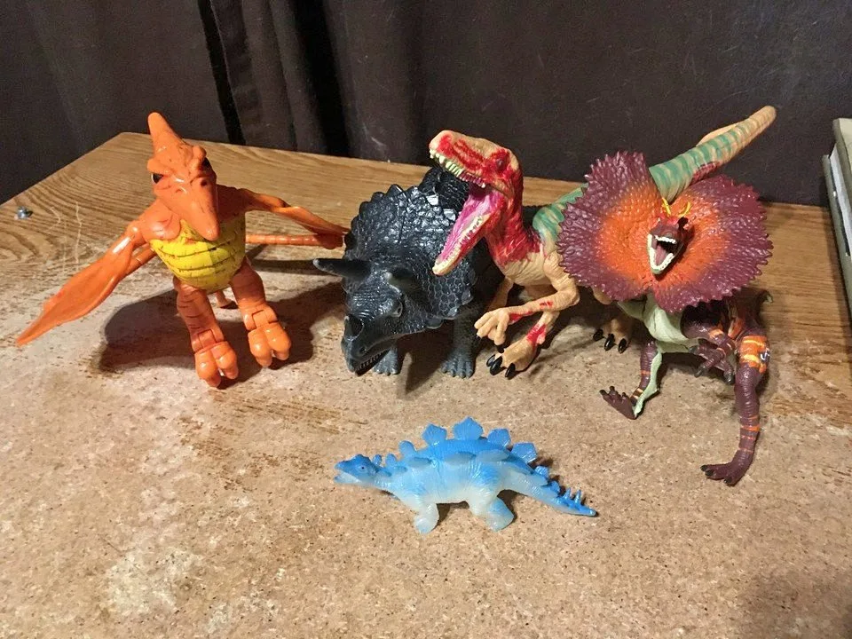 LOT OF 5 DINOSAUR FIGURES Jurassic Park world