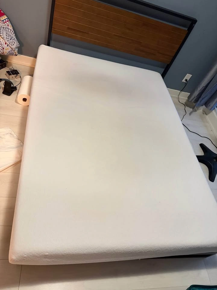 Memory Foam Mattress – Full Size (6 Inch) – Like New - photo 2