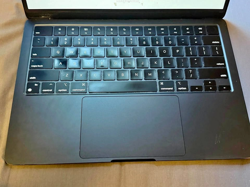 Apple MacBook Air M2 (2022) 13” – AppleCare+ Until Sept. 2026