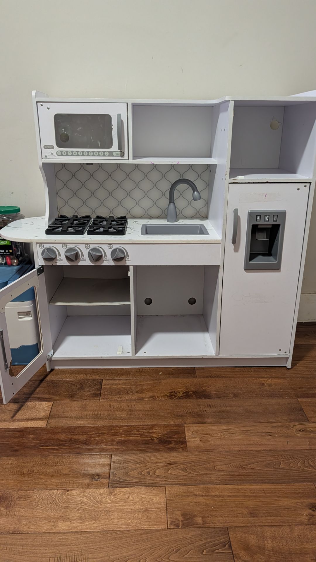 Melissa & Doug Wooden Chef’s Pretend Play Toy Kitchen