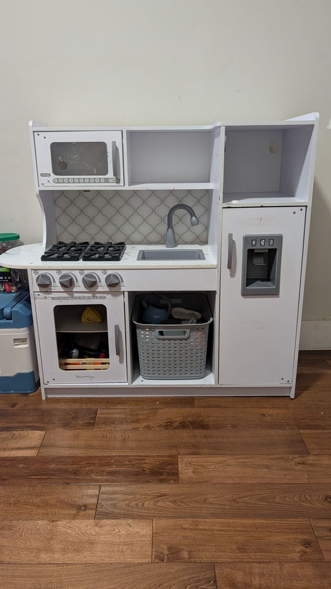 Melissa & Doug Wooden Chef’s Pretend Play Toy Kitchen - photo 2