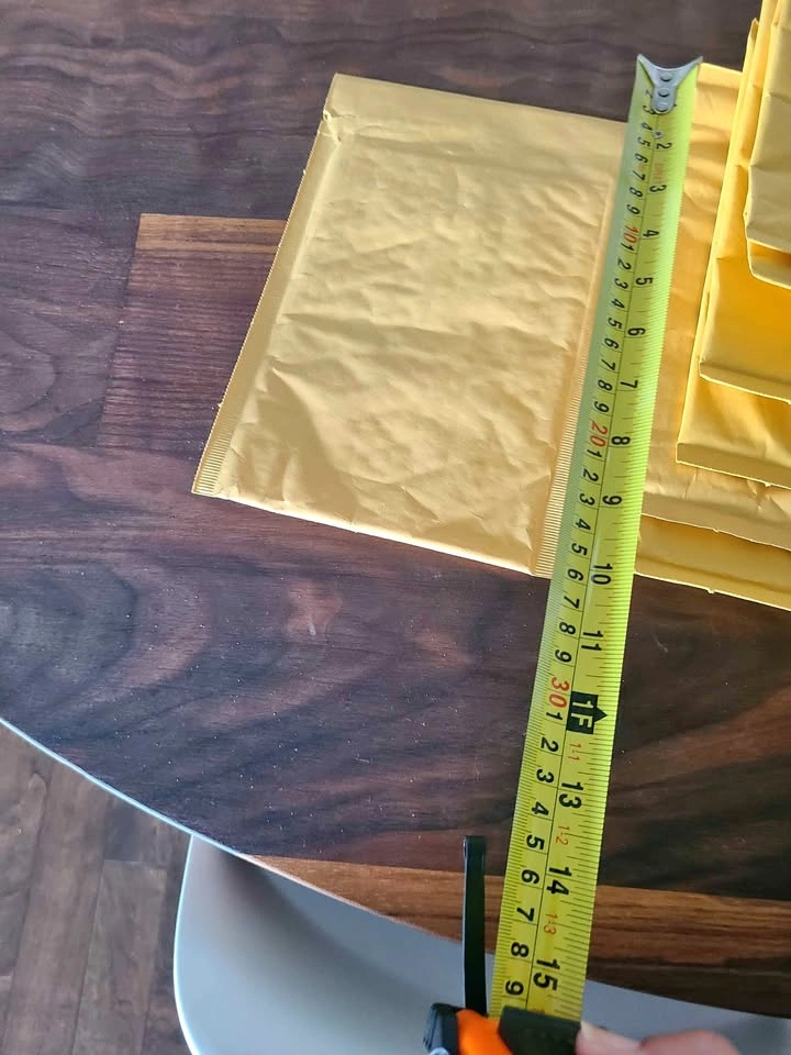 New Assorted Yellow Bubble Mailers 8 large 1 Small