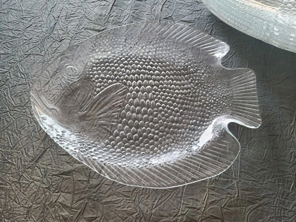 Set of 8 Arcoroc Fish Shaped Glass Plates - photo 2