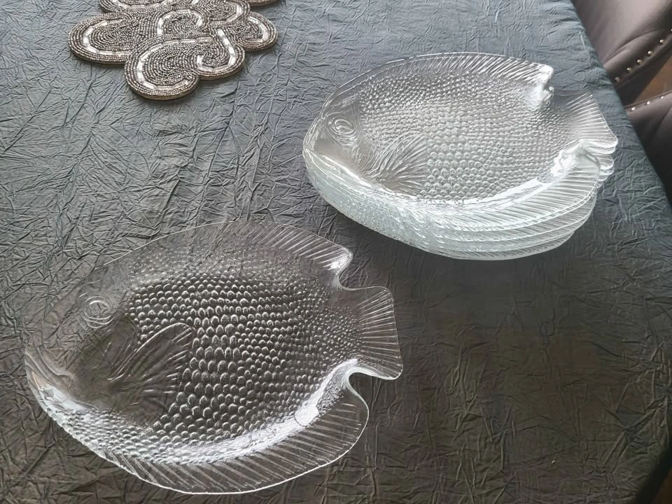 Set of 8 Arcoroc Fish Shaped Glass Plates - photo 3