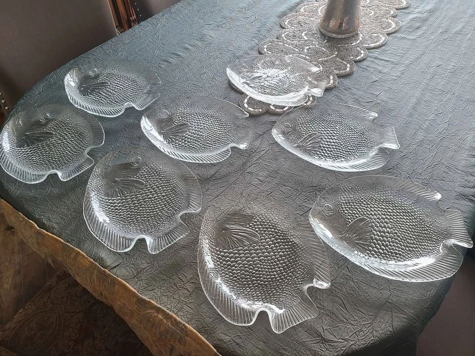 Set of 8 Arcoroc Fish Shaped Glass Plates - photo 4