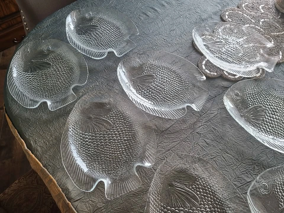 Set of 8 Arcoroc Fish Shaped Glass Plates - photo 5