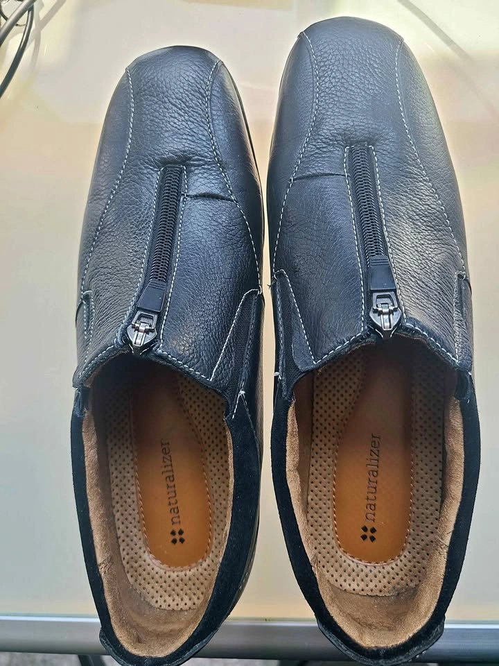 Naturalizer Black Leather Zip-Up Loafers size 9.5 M