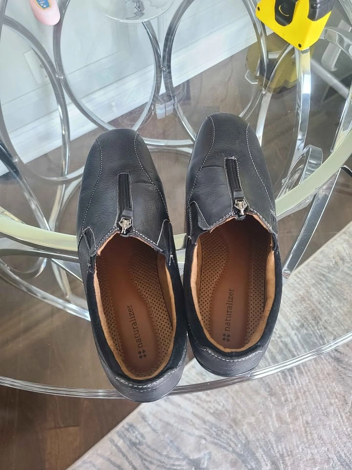 Naturalizer Black Leather Zip-Up Loafers size 9.5 M - photo 2
