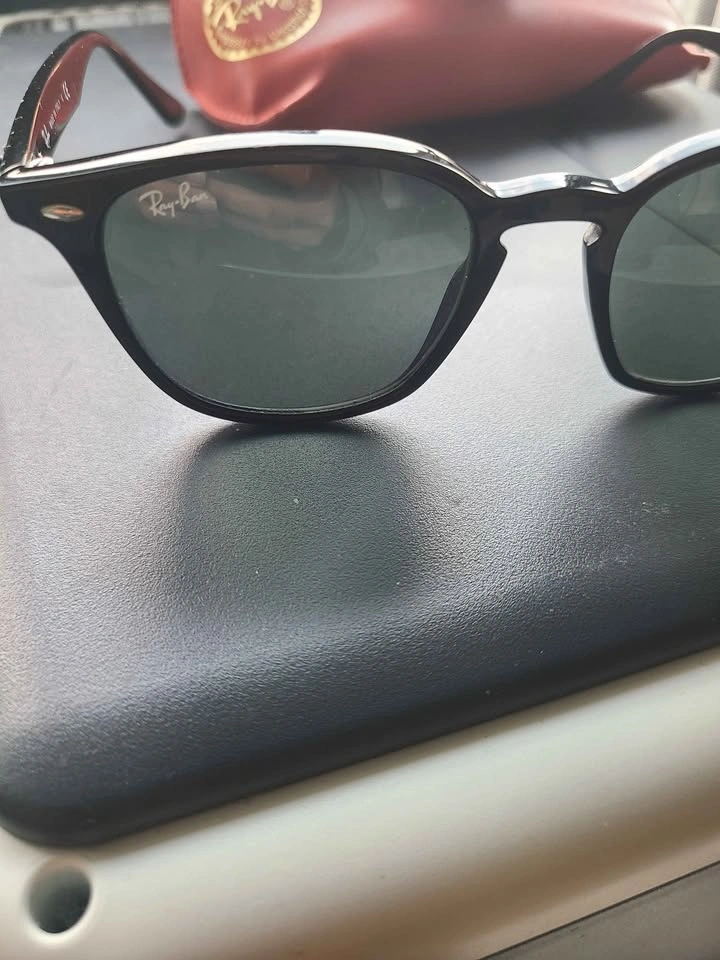 Ray-Ban RB4258 Sunglasses. Made in Italy - photo 2