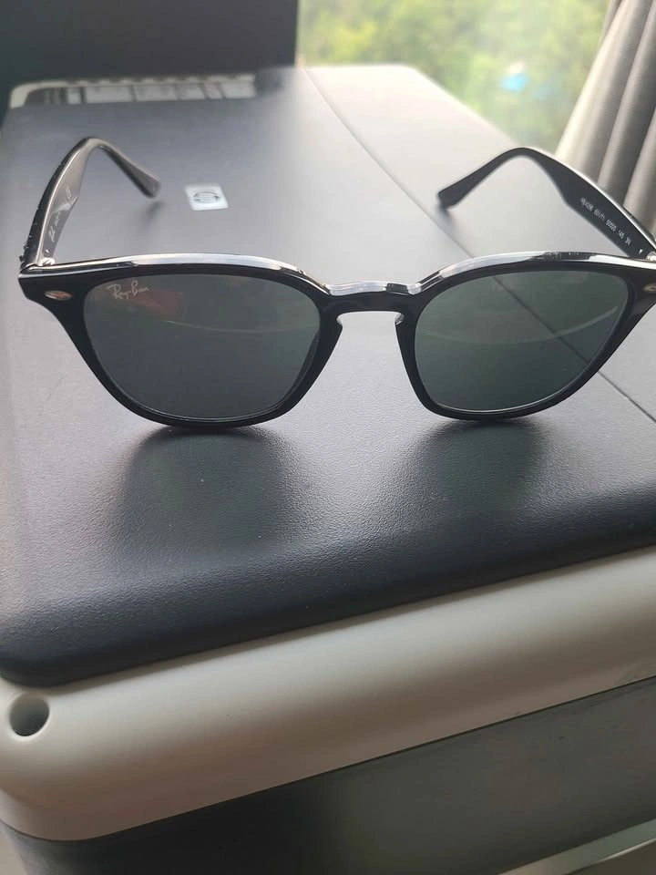 Ray-Ban RB4258 Sunglasses. Made in Italy - photo 3