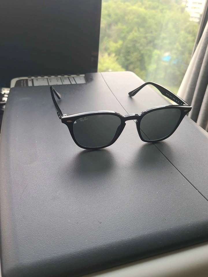 Ray-Ban RB4258 Sunglasses. Made in Italy - photo 4