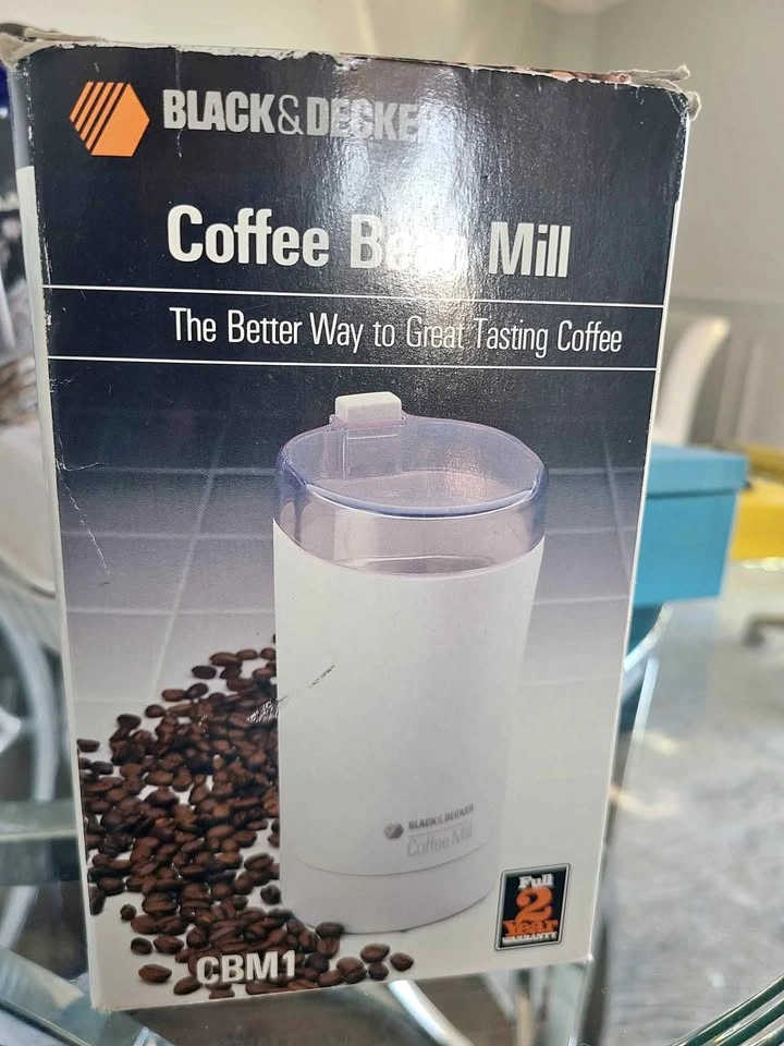 Vintage BLACK + DECKER Coffee Bean Mill Spice Grinder White Mode