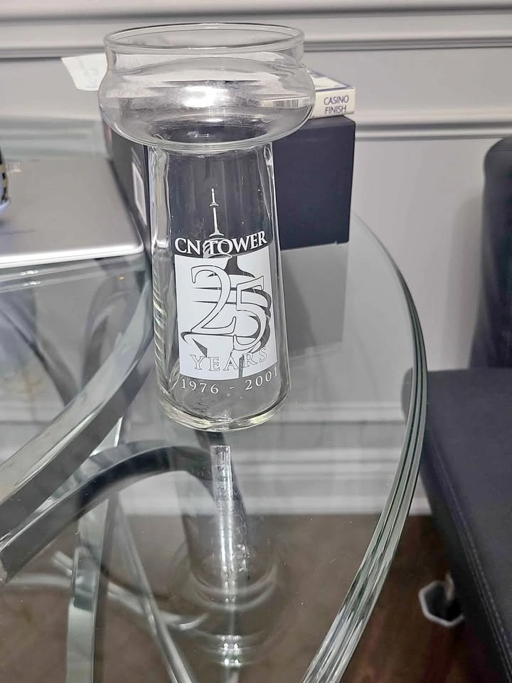 CN Tower 25th Anniversary Commemorative Glass (1976-2001)