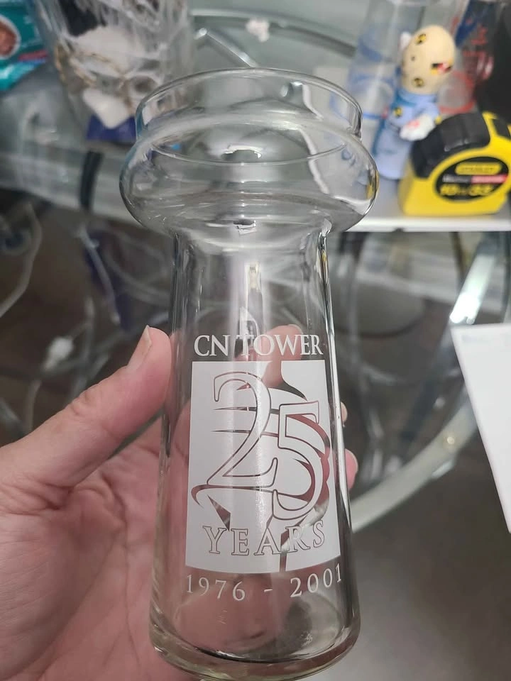 CN Tower 25th Anniversary Commemorative Glass (1976-2001) - photo 4