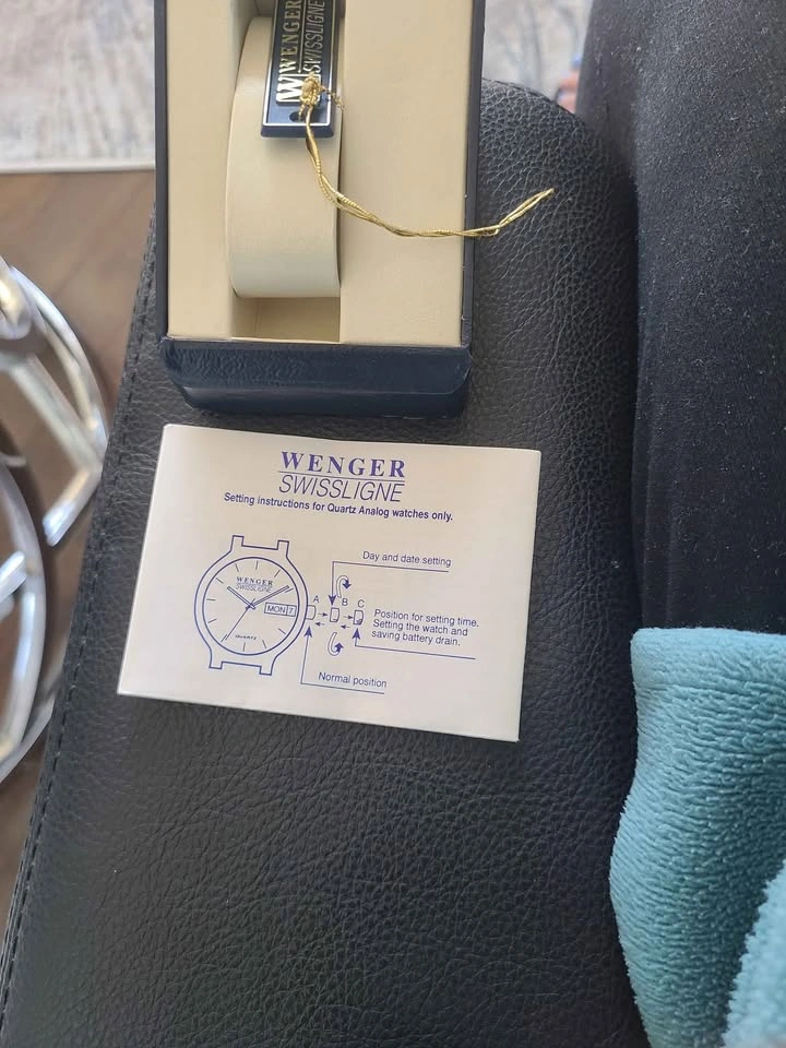 Wenger Swissligne Watch Box and Manual - photo 4