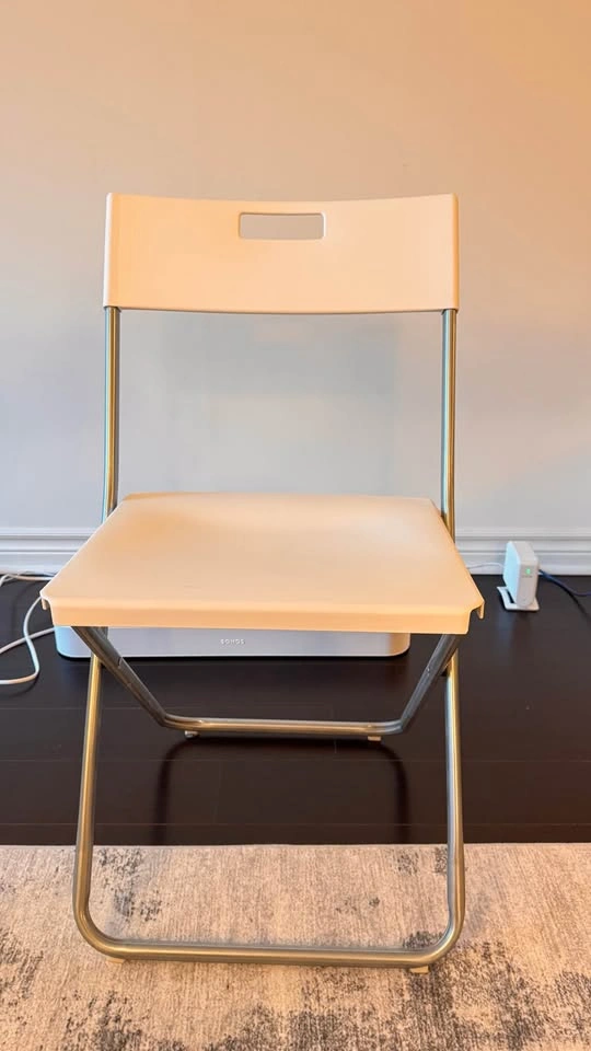 White folding chairs - set of 4 - photo 2