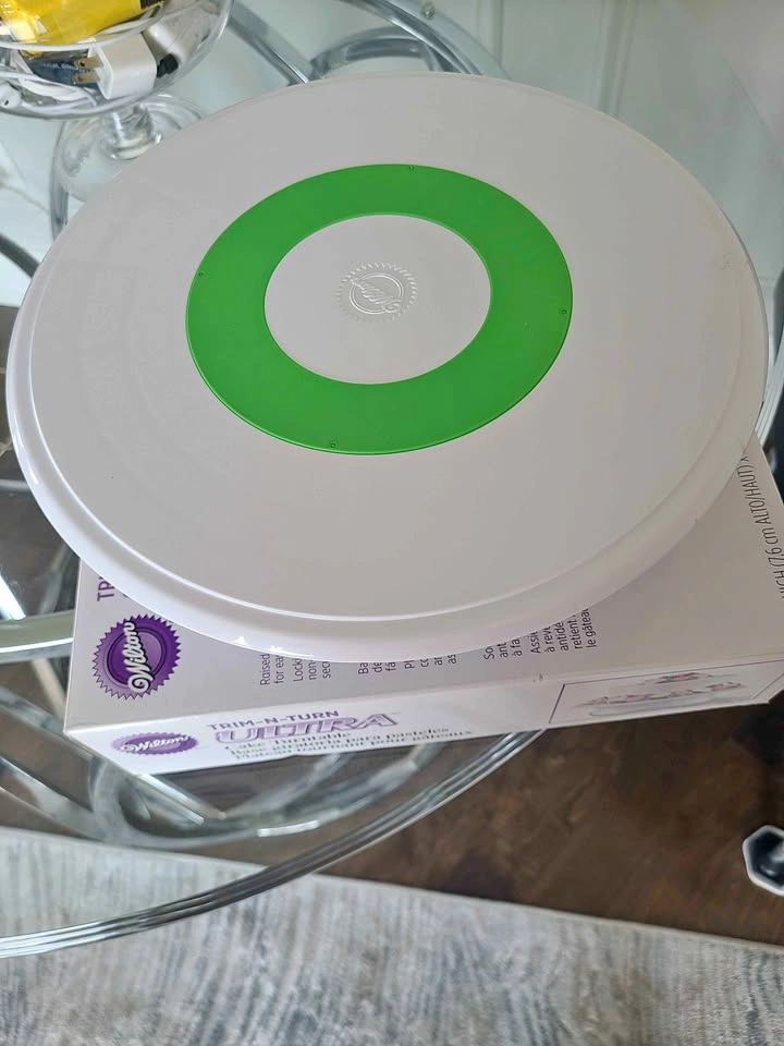 Wilton Trim-N-Turn Ultra Cake Turntable