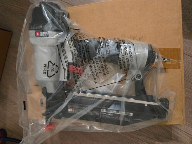Porter-Cable 6-Gallon Air Compressor & 3-Nailer Combo Kit - photo 3
