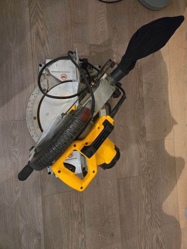 DeWalt DW713 10-Inch Compound Miter Saw - photo 3