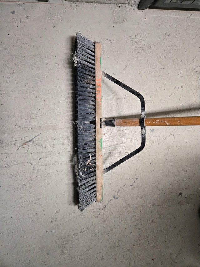 Heavy-Duty Push Broom / Garage Floor Brush - photo 2