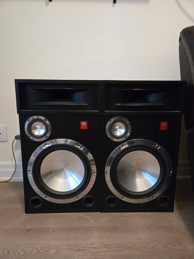 Theater Research TR-0212 Cinema series ll 3-Way Speakers