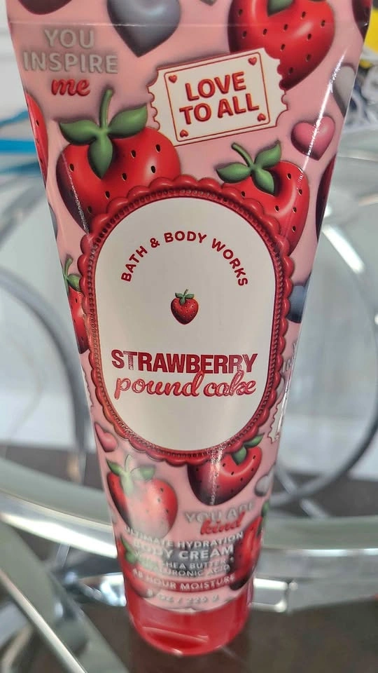 New Bath & Body Works Strawberry Pound Cake Body Cream