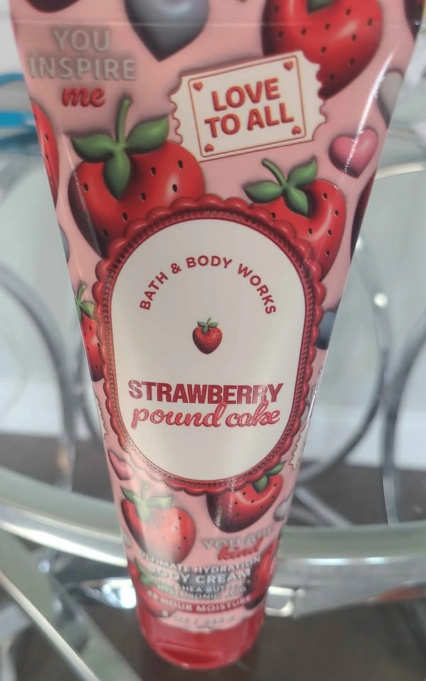 New Bath & Body Works Strawberry Pound Cake Body Cream - photo 2