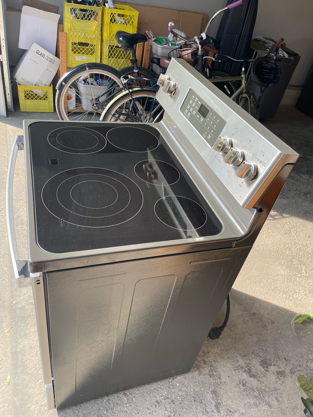 2022 GE Profile 5 burner Electric Range - photo 4