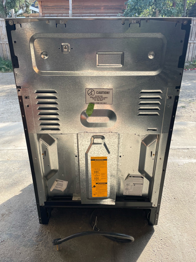 2022 GE Profile 5 burner Electric Range - photo 5
