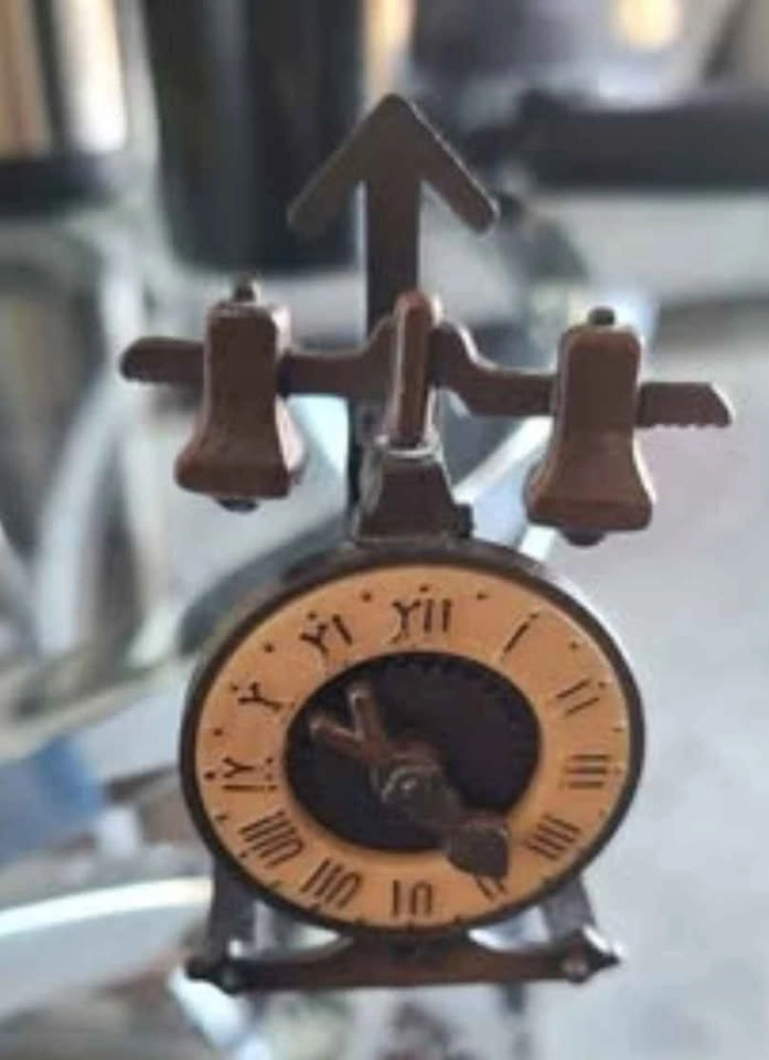 Vintage 1976 Durham Industries Inc. Die-Cast Clock Sharpener - photo 2