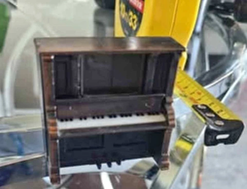 Miniature Dollhouse Upright Piano 1976 Durham Industries Inc