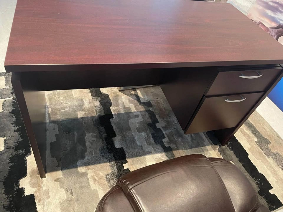 Office Desk & Swivel Leather Chair Set – Excellent Condition - photo 2