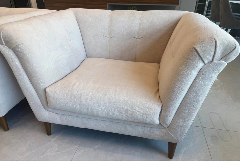 Accent Chairs - Excellent Condition - photo 2