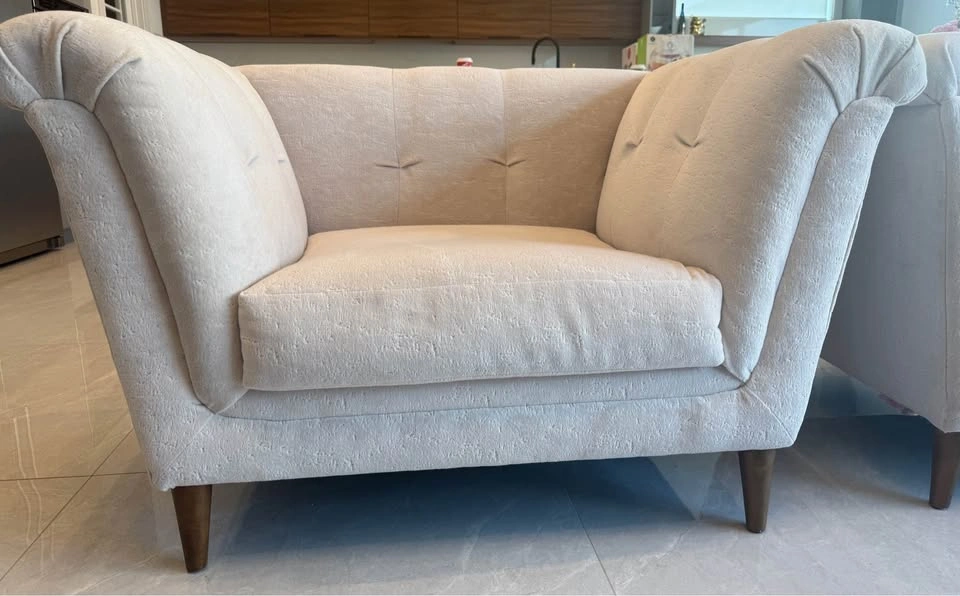 Accent Chairs - Excellent Condition - photo 3