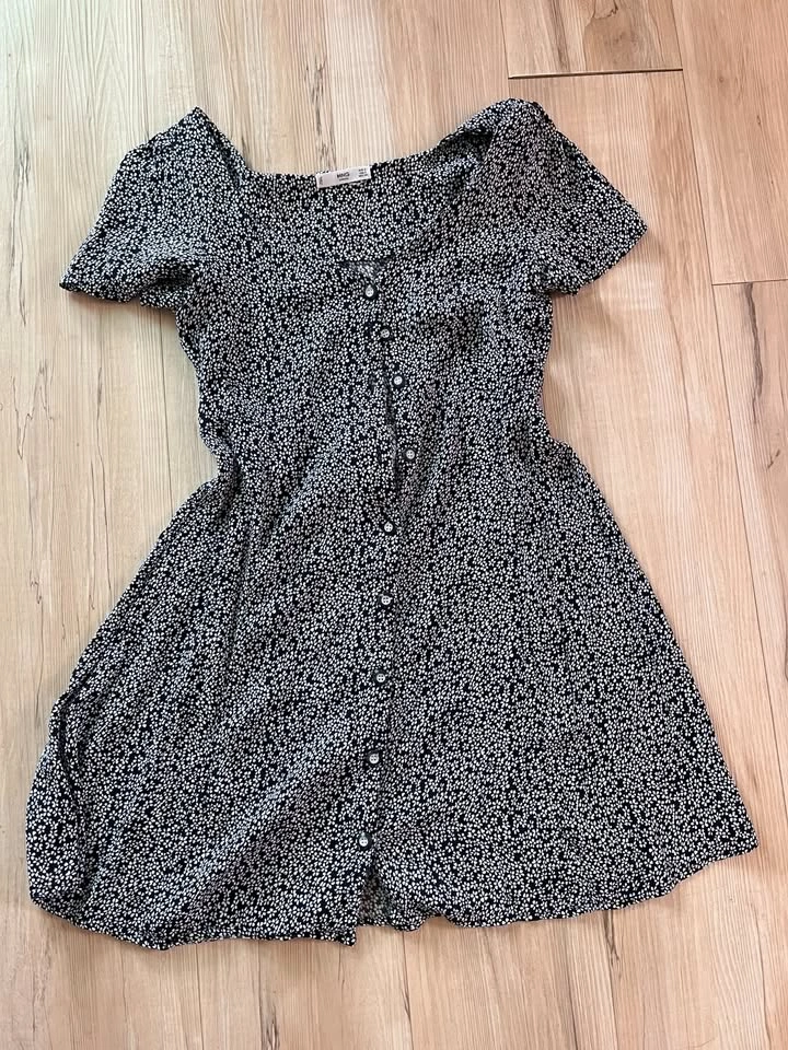 Women's Dress Bundle (6 Dresses) – Size XS/S - $75 - photo 3