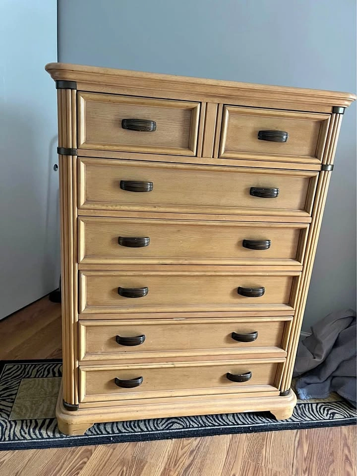 Dresser and dresser with mirror combo