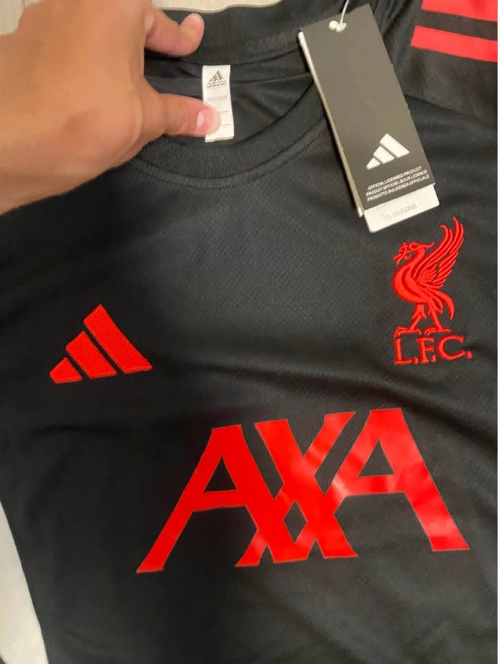 Brand new Liverpool FC training jersey, size small - photo 2