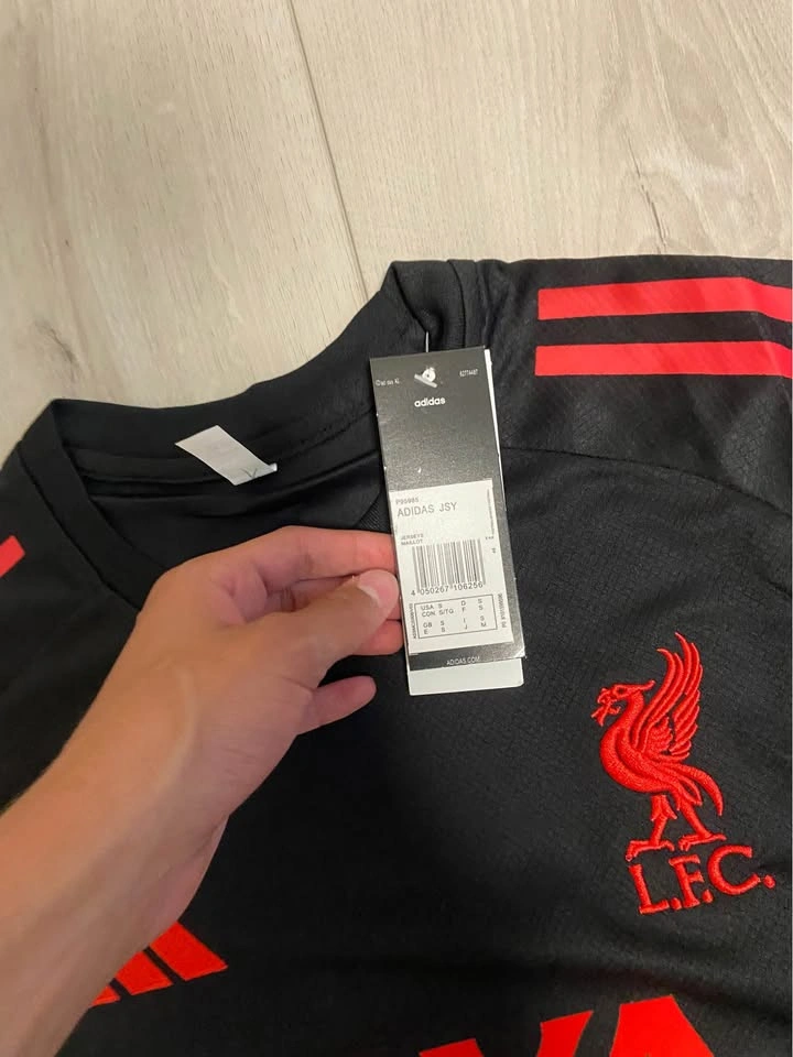 Brand new Liverpool FC training jersey, size small - photo 3