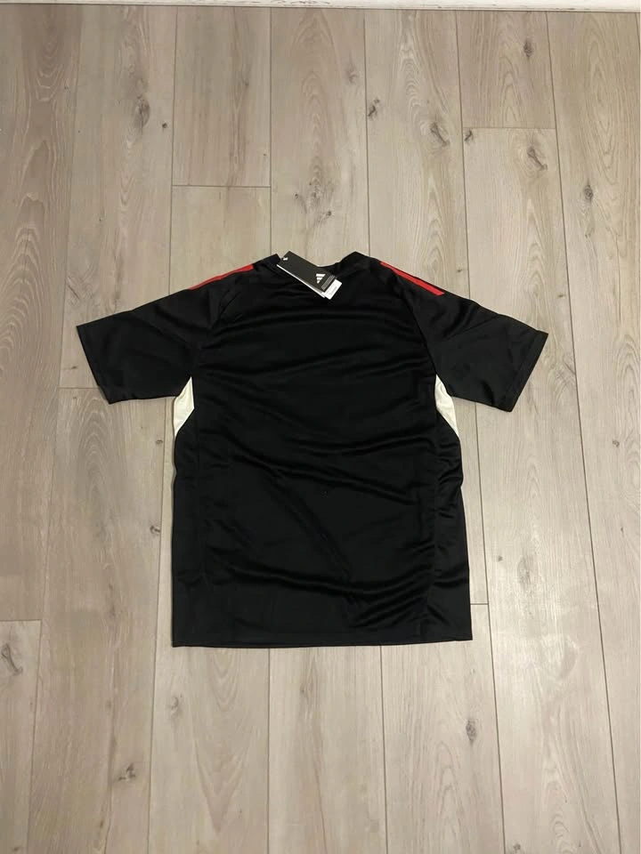 Brand new Liverpool FC training jersey, size small - photo 4