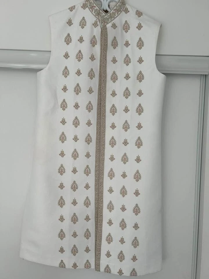 Indian Groom's Sherwani & Accessories (Can Be Sold Separately) - photo 3