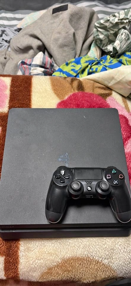 Playstation 4 slim