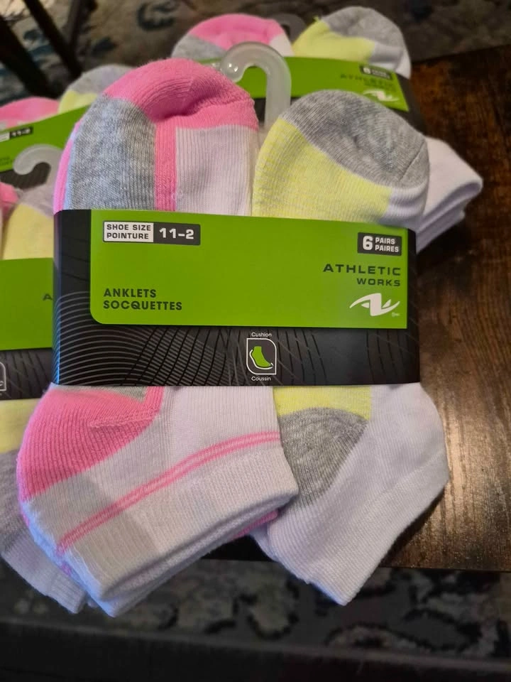 Brand New Girls 6-Pack Ankle Socks Size 11-2 - photo 2
