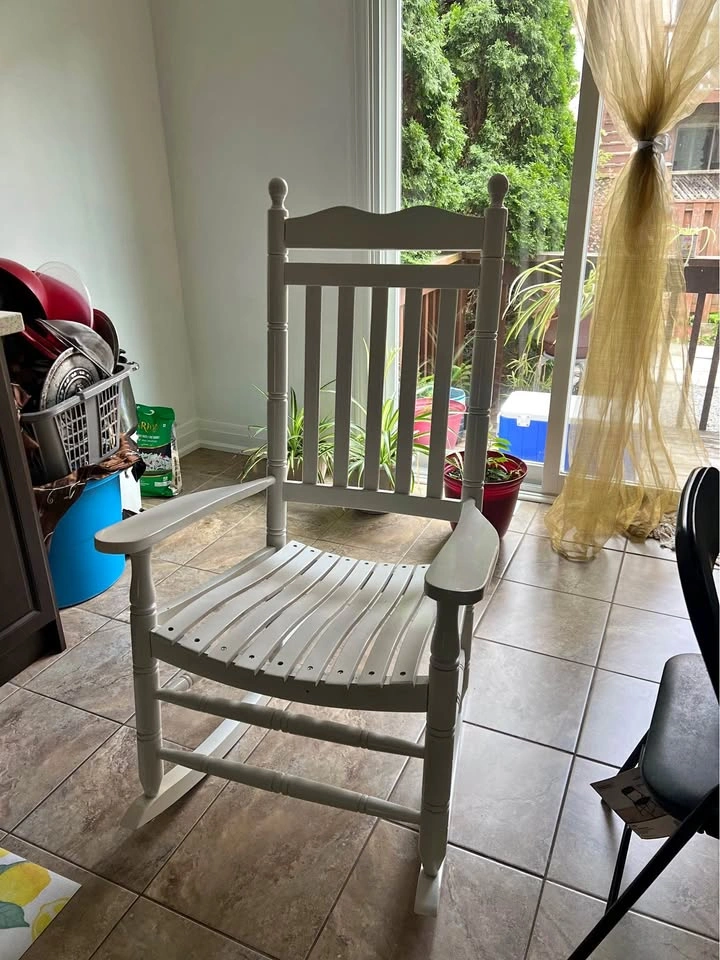 White Wooden Rocking Chair – Excellent Condition