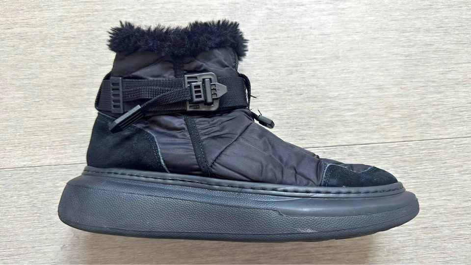 Women’s Black Hybrid Winter Snow Boots - Size US 7.5