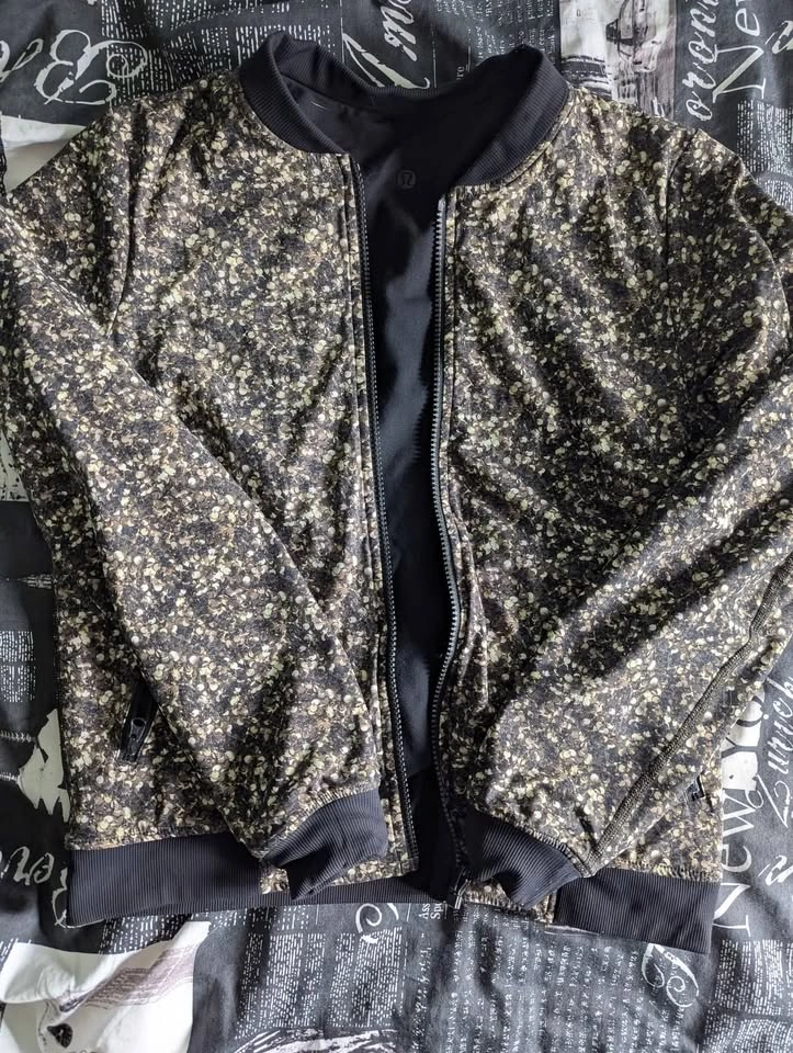 Reversible Lululemon Bomber jacket - photo 2