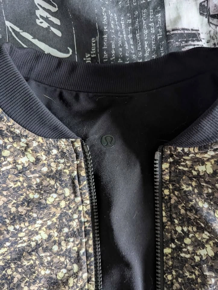 Reversible Lululemon Bomber jacket - photo 3