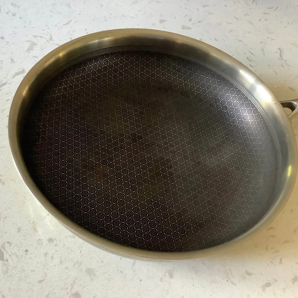 Pampered Chef 10” Steel Hexclad Skillet image indicator(2)