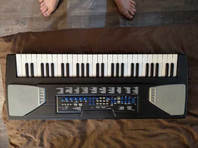 Electronic Keyboard with Microphone