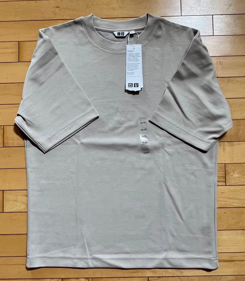 Uniqlo Beige Tee - Clean Look | New, with tags - photo 2